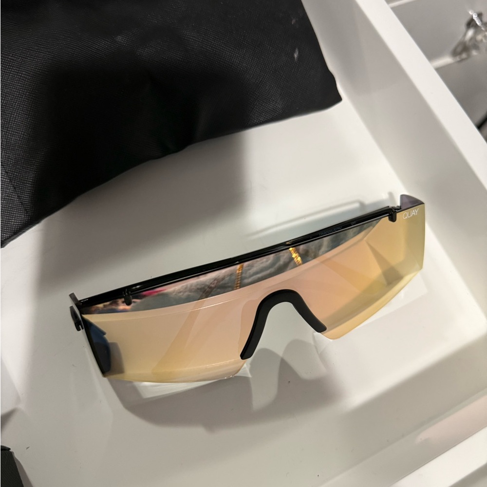 Quay Sunglasses - Picture 4 of 8